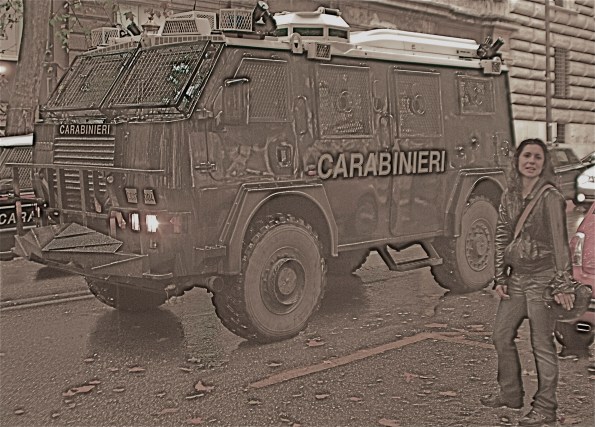 Foto di Valentina Perniciaro _Tank e donzelle allo sciopero generale_