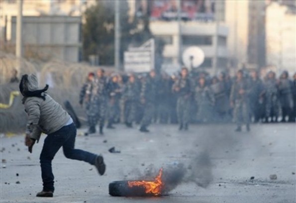 Mideast Lebanon Israel Palestinians AP Photo/Hussein Malla _gli scontri di Beirut, ieri pomeriggio_