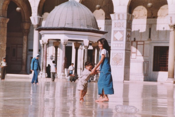 damasco04_moskbimbi Foto di Valentina Perniciaro _ Girotondi in moschea _