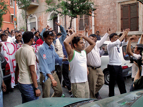MIgranti in corteo per le strade del Pigneto