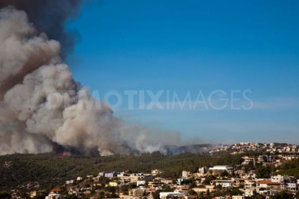 Huge-Forest-Fire-Raging-Mount-Carmel_524652