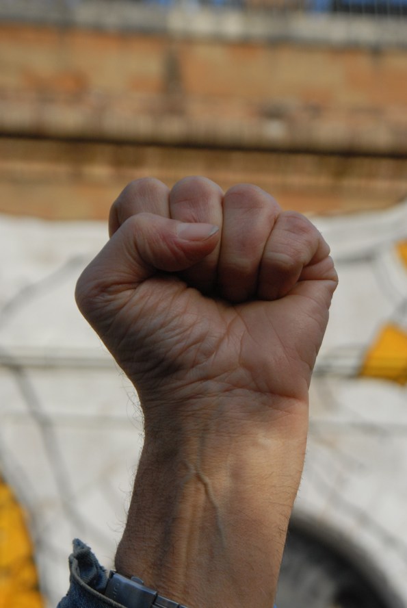 Foto di Valentina Perniciaro _A pugno chiuso_